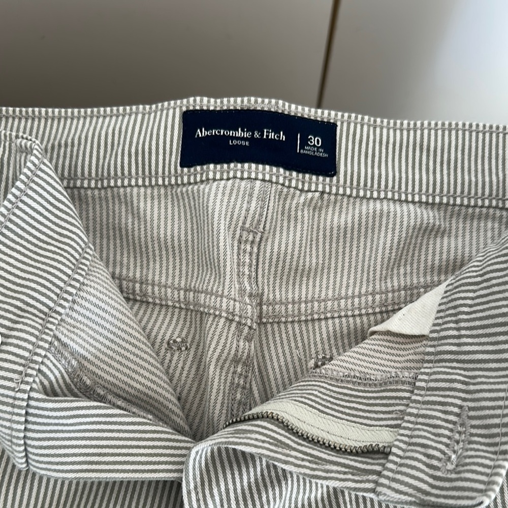 Abercrombie & Fitch Gray Striped Men Shorts